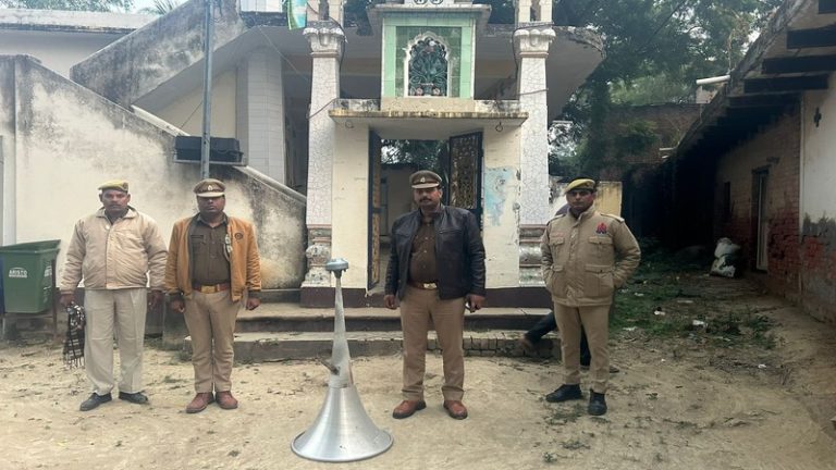 मस्जिदों से लाउडस्पीकर उतरवाने में जुटी UP पुलिस, कई जगहों पर वॉल्यूम करवाया कम: मजहबी स्थलों पर बिजली चोरी भी पकड़ी