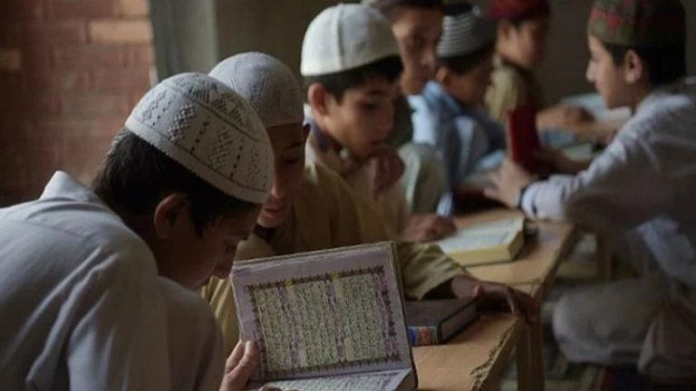 उत्तराखंड के 30 मदरसों में 749 गैर-मुस्लिम बच्चों को दी जा रही इस्लामी शिक्षा: NCPCR ने माँगी रिपोर्ट, CM धामी बोले- मामला गंभीर, होगी जाँच
