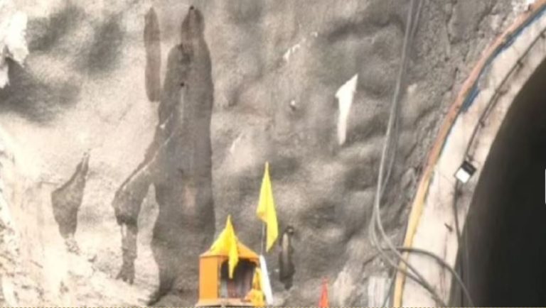 उत्तरकाशी की सुरंग में महादेव की आकृति उभरने का दावा, पाइप में घुसकर अब हाथों से खुदाई: मोर्चे पर सेना, फँसे हुए हैं 41 मजदूर