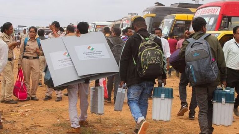 1 दिन पहले IED ब्लास्ट, अब छत्तीसगढ़ में मतदान: बस्तर में 60000 सुरक्षा बल सँभालेंगे मोर्चा, बेटिंग एप घोटाले के बीच जानें किन VIP सीटों पर रहेगी नज़र