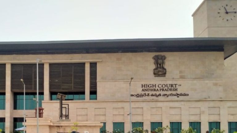 ईसाई लड़की से शादी के लिए हिंदू ने किया धर्मांतरण, मंदिर प्रशासन ने नौकरी से निकाला; आंध्र प्रदेश हाईकोर्ट बोला- कानूनन सही: रिपोर्ट
