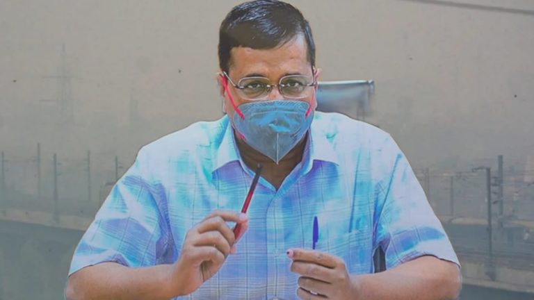 गैस चैंबर में बदला दिल्ली-NCR, केजरीवाल चुनाव प्रचार में व्यस्त: AAP के पंजाब से आया सबसे ज्यादा धुआँ, जली 4000+ पराली