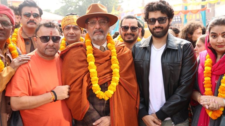 एक लड़का पीछे से आता है और कहता है ऐ बुढऊ टोपी बेचनी है क्या… थप्पड़कांड का ‘सत्य’ नाना पाटेकर ने बताया, कहा- गलती से हुआ… माफ कर दो