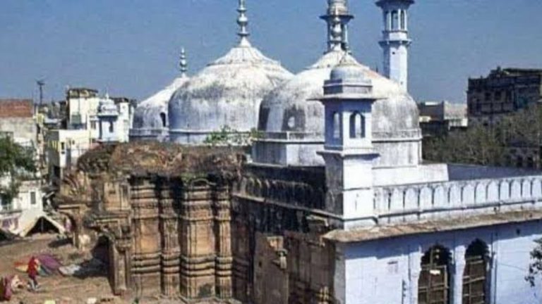 ज्ञानवापी ढाँचे के ‘व्यास जी तहखाना’ में होती रहेगी पूजा, हाई कोर्ट का रोक लगाने से इनकार: जुमे पर बंद का आह्वान, चप्पे-चप्पे पर पुलिस