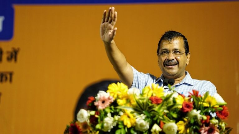 दिल्ली में दारू के बाद अब दवा घोटाला! सरकारी अस्पतालों की दवाएँ निकलीं नकली तो LG ने दिए CBI जाँच के आदेश, समन के बावजूद विपश्यना में व्यस्त CM केजरीवाल