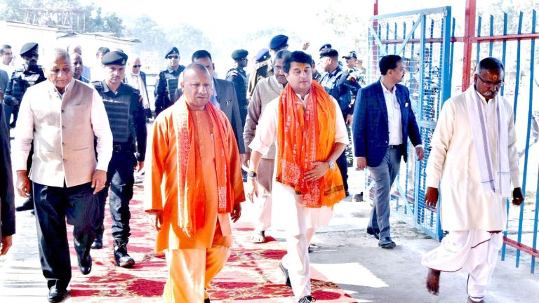 श्रीराम के नाम पर मंदिर ही नहीं, एयरपोर्ट भी: CM योगी और केंद्रीय मंत्री सिंधिया ने किया निरीक्षण, ₹350 करोड़ के हवाई अड्डे का PM मोदी करेंगे उद्घाटन