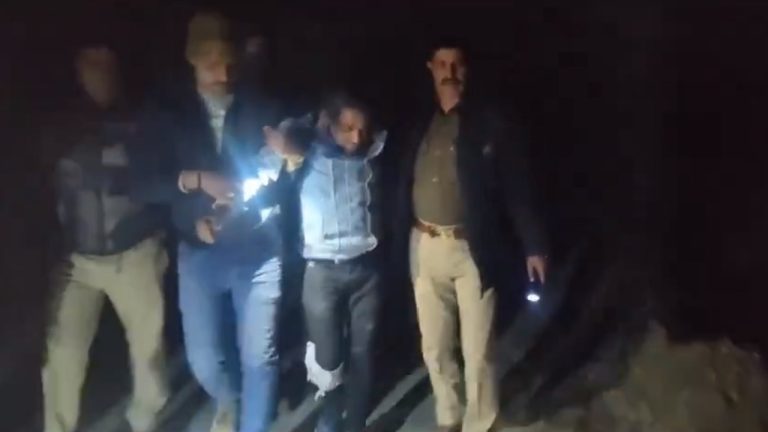 दिल्ली का राशिद अपराध करने पहुँचा उत्तर प्रदेश, यूपी पुलिस के एनकाउंटर में हो गया लंगड़ा: बदमाश पर ईनाम भी था घोषित