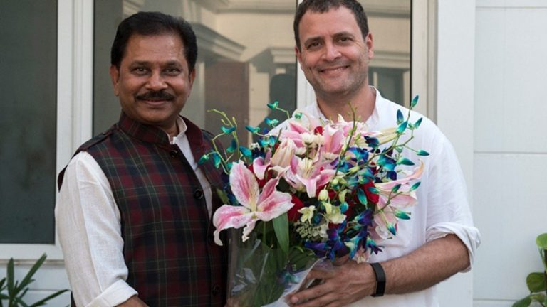 जिस कॉन्ग्रेस MP ने खुद पर ₹2.36 करोड़ का कर्ज बताया, उनके ठिकानों से ट्रक में भरकर नोट ले गया IT: कैश से भरी थी 9 आलमारी, 2 दिन में भी पूरी नहीं हुई गिनती