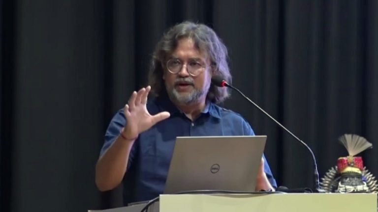 ‘अपनी सेहत का ध्यान रखो…’: इतना कहा और मंच पर ही गिर कर हो गई IIT कानपुर के सीनियर प्रोफेसर की मौत