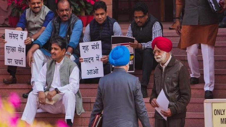 संसद में क्लीन ड्राइव: हंगामा करने पर लोकसभा और राज्यसभा के 78 सांसद सस्पेंड, इस सत्र में अब तक 92 MP पर हुई है कार्रवाई