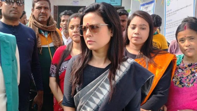 महुआ मोइत्रा सरकारी आवास वापस नहीं देना चाहती: हाई कोर्ट में होगी सुनवाई, छीछालेदर के बाद लौटाना पड़ा था ‘दोस्त’ वकील का कुत्ता