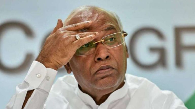 ‘मेरी 1 महीने की सैलरी चली गई…’: कॉन्ग्रेस अध्यक्ष खुद नहीं देना चाहते अपनी पार्टी को पैसा? वीडियो हो गया वायरल