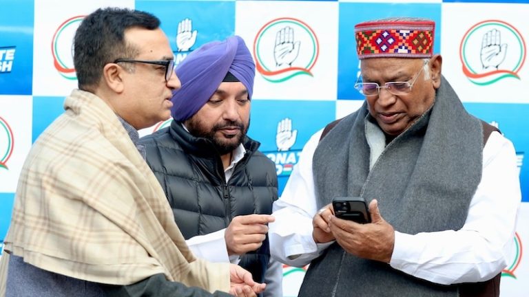 कॉन्ग्रेस ने माँगा चंदा, समर्थकों ने गालियों से भर दी तिजोरी: ‘डोनेट फॉर देश’ वालों को अपने ही बता रहे मूर्ख-आलसी-अकर्मण्य