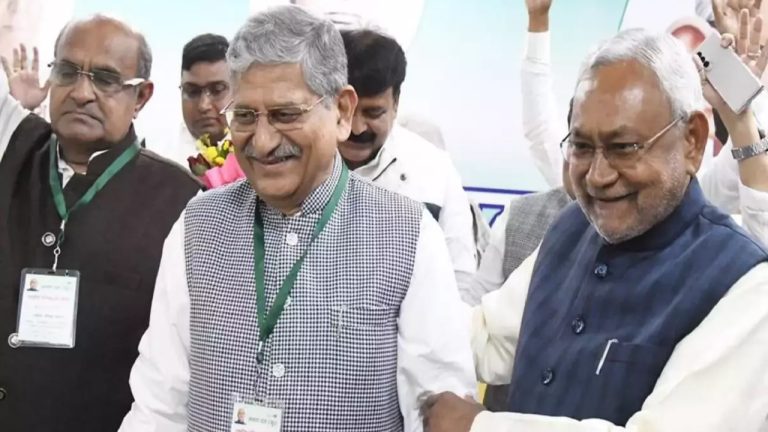 JDU में नीतीशे कुमार… ललन सिंह का अध्यक्ष पद से इस्तीफा: तेजस्वी यादव के भविष्य से लेकर NDA में वापसी तक की अटकलों ने पकड़ा जोर