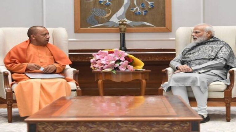 ‘बच्चों के सामने पीएम मोदी और सीएम योगी को देते हैं गंदी-गंदी गालियाँ’: देवरिया के स्कूल में ‘जय हिंद’ कहने पर शिक्षक की पिटाई मामले में खुलासा