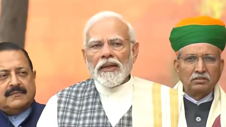 ‘यहाँ मत निकालिए हार का गुस्सा’: संसद के शीतकालीन सत्र से पहले PM मोदी की विपक्ष को सलाह, जाएगी महुआ मोइत्रा की सदस्यता?