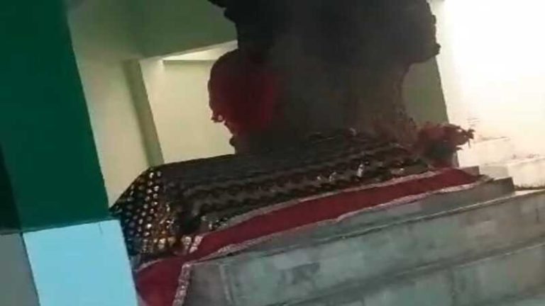 मौलवी ने मजार पर बुला कबूल करवाया इस्लाम, पीड़िता का दावा- एक बेटी से रेप किया, अब दूसरी बेटी माँग रहे: विरोध करने पर थूक चटवाया