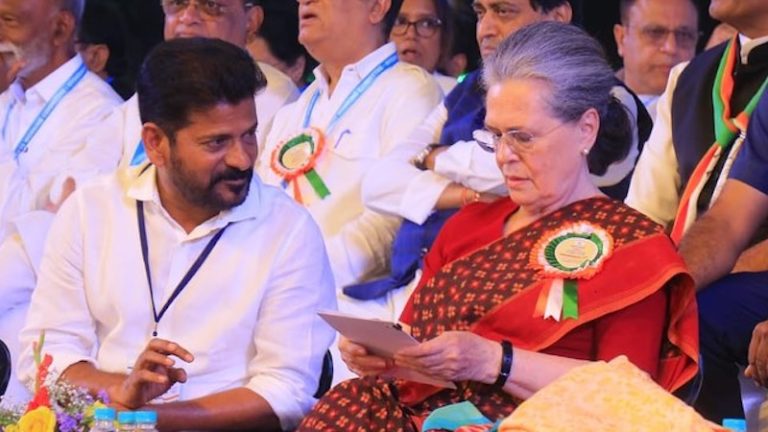 CM के लिए चुने गए रेवंत रेड्डी तो सोनिया गाँधी बन गईं ‘तेलंगाना की माँ’: जिसे KCR सरकार ने 7 बार करवाया हाउस अरेस्ट, उसी ने ठोक दी BRS की ताबूत में कील