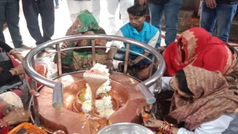 UP की शाबिया बनी सीता, संजय के साथ मंदिर में लिए सात फेरे: परिवार के विरोध पर बोली- मैं बालिग, अपनी जिंदगी का फैसला लेने का मुझे अधिकार