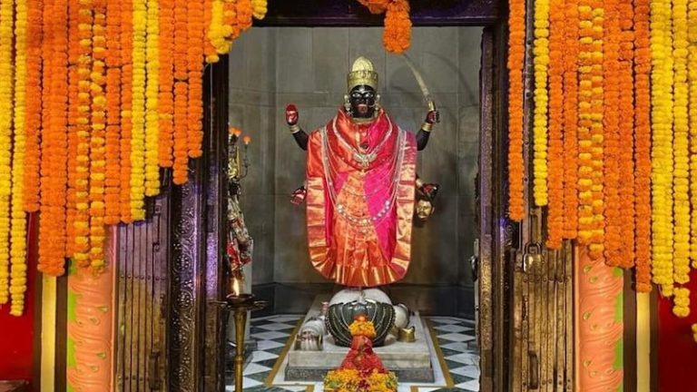 आज दरभंगा के श्यामा माई मंदिर में बलि देने पर रोक, कल कहेंगे – माँ काली के गले से हटा दो नरमुंडों की माला: बकरीद की कुर्बानी से अलग है सनातन की यह परंपरा