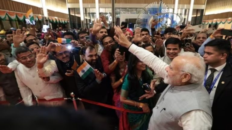 PM मोदी के रंग में रंगा दुबई, हाथों में तिरंगा लिए भारतीय लगा रहे थे ‘फिर से मोदी सरकार’ के नारे: COP-28 में शिरकत करेंगे प्रधानमंत्री