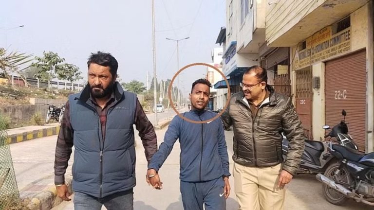 गला रेता, प्राइवेट पार्ट पर चाकू से किए वार, हत्या से पहले फेसबुक पोस्ट में लिखा- हमारी बहन को मुस्लिमों के इलाके में छोड़ आया था…