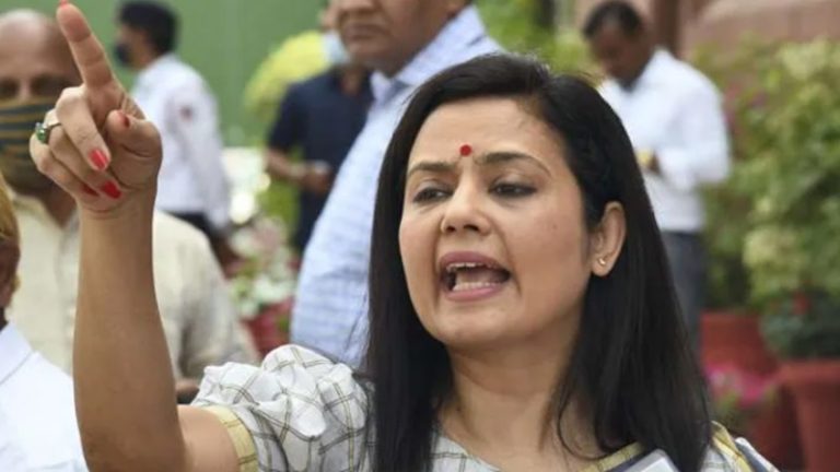 महुआ मोइत्रा बैंक में VP थी, करोड़ रुपए सैलरी वाली? – जानिए क्या होता है यह पोस्ट, झूठ परोस क्यों बटोरी जा रही सहानुभूति