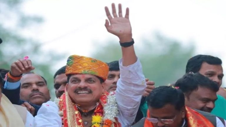 सीएम योगी की राह पर मध्य प्रदेश के मुख्यमंत्री मोहन यादव, उज्जैन में रात बिताकर तोड़ा मिथक: बोले- महाकाल तो ब्रह्मांड के राजा, हम उनके बेटे