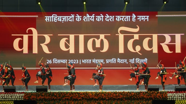 धर्म के लिए हुए बलिदान, मुगलों के सामने नहीं झुकने दी खालसा की शान: कहानी गुरु के उन साहिबजादों की जिनको समर्पित है ‘वीर बाल दिवस’