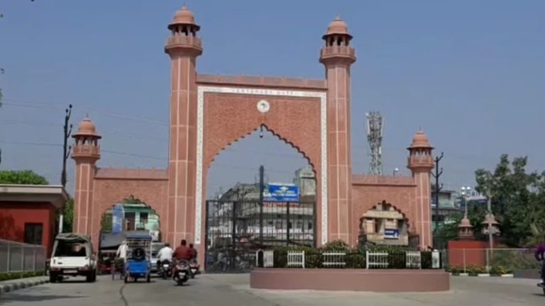 अब चिकन बिरयानी नहीं, रविवार को परोसी जाएगी बीफ बिरयानी: ‘पॉपुलर डिमांड’ बता AMU ने पहले जारी किया नोटिस फिर बताया ‘टाइपिंग मिस्टेक’, विवाद के बाद 2 पर FIR
