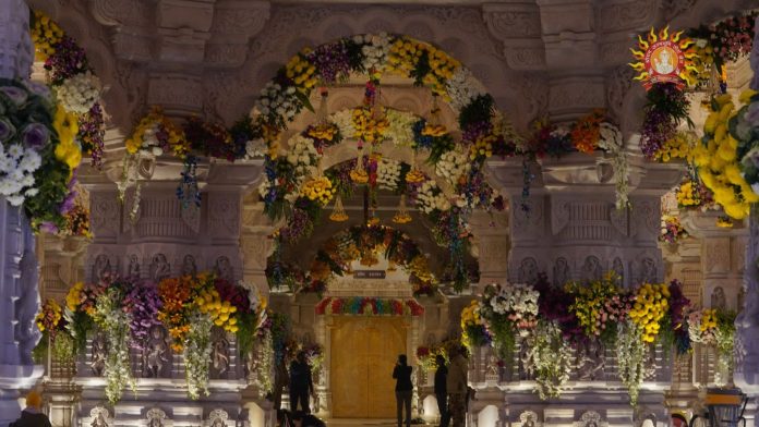 सजावट के बाद भव्य मंदिर