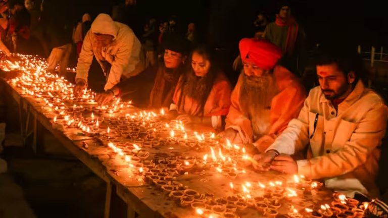 33000 दीयों से जगमगाया ‘सियावर रामचंद्र की जय’, बना गिनीज वर्ल्ड रिकॉर्ड: 11 लाख दीपों से अयोध्या भी रौशन