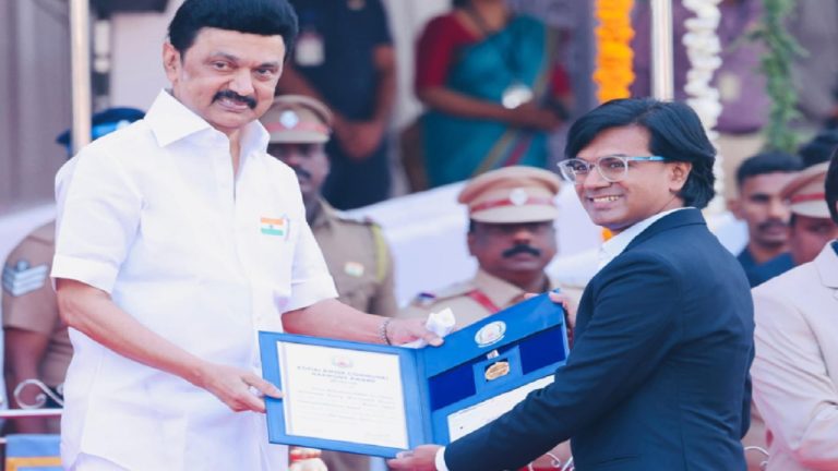 जिस DMK के नेता रखते हैं सनातन को मिटाने की ख्वाहिश, उनकी सरकार ने फेक न्यूज के उस्ताद मोहम्मद जुबैर को दिया अवाॅर्डः बताया ‘सांप्रदायिक सद्भाव’ बढ़ाने वाला