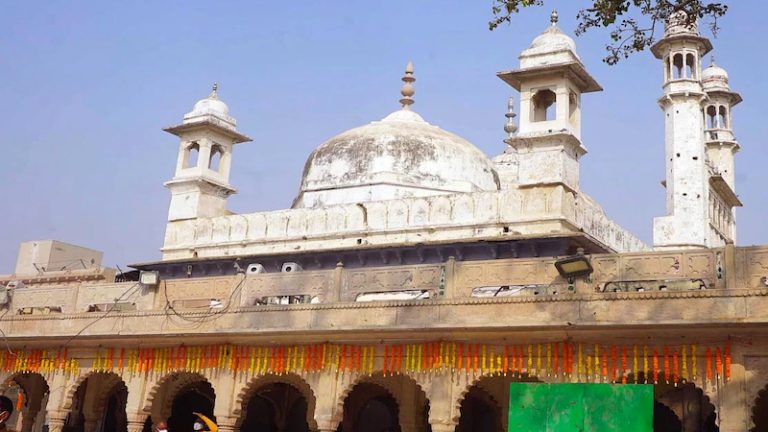 अब ज्ञानवापी में भी करिए पूजा-पाठ: कोर्ट ने व्यास तहखाने में दिया पूजा का अधिकार, कहा – 7 दिन में करो व्यवस्था; मुलायम ने लगाई थी रोक