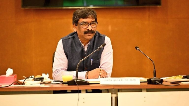 ‘कानून से ऊपर कोई नहीं’: फरार हुए CM हेमंत सोरेन तो राज्यपाल ने DGP और मुख्य सचिव को तलब किया, राँची में कई जगहों पर धारा-144 लागू