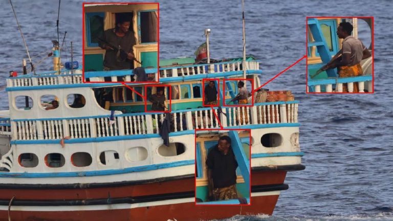 जहाज छोड़ दो वरना… भारतीय नौसेना ने सोमाली लुटेरों से बचाए 19 पाकिस्तानी, 11 डकैतों को पकड़ा; 1 दिन पहले ईरानियों को किया था रेस्क्यू