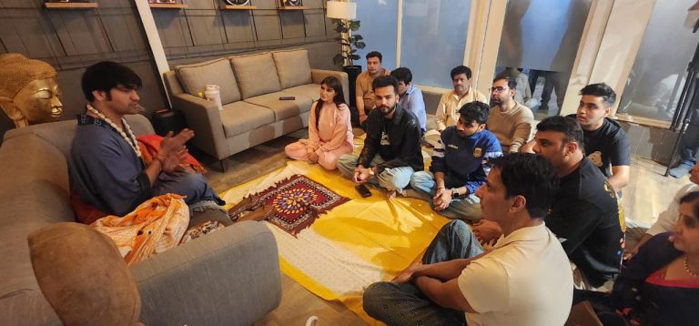 सोनू सूद, एल्विश यादव, जैकलीन फर्नांडिस, शहनाज गिल… बागेश्वर धाम वाले बाबा के दरबार में सेलब्स का जमावड़ा, महाराष्ट्र में कथा सुनने आई लाखों की भीड़