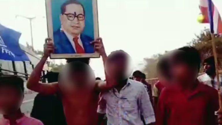 अम्बेडकर पूजा में नहीं लिया हिस्सा तो छात्र को नंगा घुमाया, मारा पीटा, गालियाँ दी, वीडियो बनाकर किया वायरल, कॉन्ग्रेस राज वाले कर्नाटक की घटना