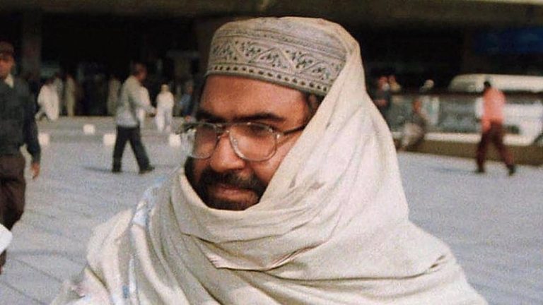 क्या सच में मर गया आतंकी मसूद अजहर? सोशल मीडिया पर हो रहे दावे- अज्ञात लोगों ने बम ब्लास्ट में निपटाया, तस्वीरें और वीडियो भी कर रहे हैं शेयर