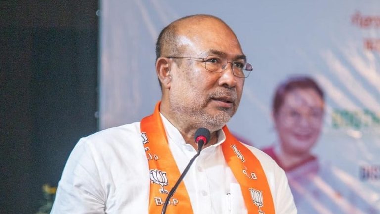 मणिपुर में कुकी समूह की अनुसूचित जनजाति स्टेटस पर सवाल: सीएम बीरेन सिंह समीक्षा के लिए बनाएँगे कमिटी, मैतेई बोले- ये शरणार्थी हैं
