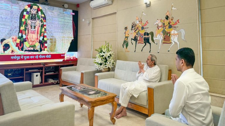 टीवी पर रामलला, हाथ जोड़ दर्शन करते ओडिशा के CM… प्राण प्रतिष्ठा पर बोले नवीन पटनायक – एक साथ आया पूरा राष्ट्र, धार्मिक उत्साह देख कर हुई ख़ुशी