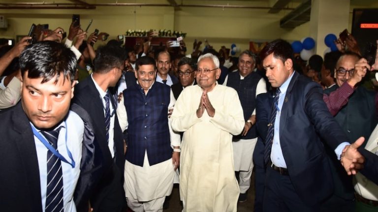 अचानक राज्यपाल से मिलने राजभवन पहुँचे CM नीतीश कुमार, माँझी ने ‘खेला होई’ कह कर बढ़ाया बिहार का राजनीतिक पारा: न्याय यात्रा पर कॉन्ग्रेस को जदयू का झटका
