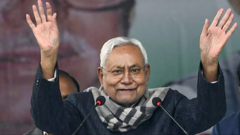 BJP के साथ बिहार में सरकार बनाएँगे नीतीश कुमार, सुशील मोदी होंगे डिप्टी सीएम: रिपोर्ट्स में दावा, लालू ने 5 बार किया कॉल, लेकिन नहीं दिया जवाब
