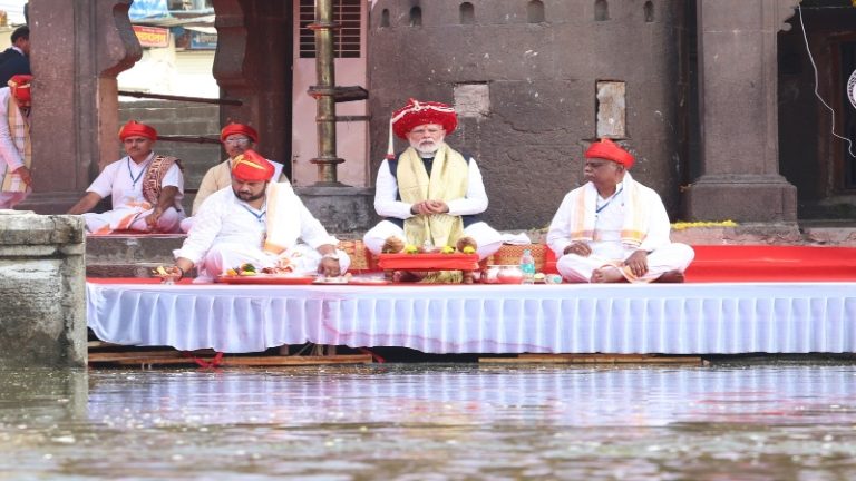 कालाराम मंदिर में की सफाई, देश को सौंपा अटल सेतु: नासिक से मुंबई तक PM मोदी ने सेवा, स्वच्छता और विकास की लिखी नई गाथा