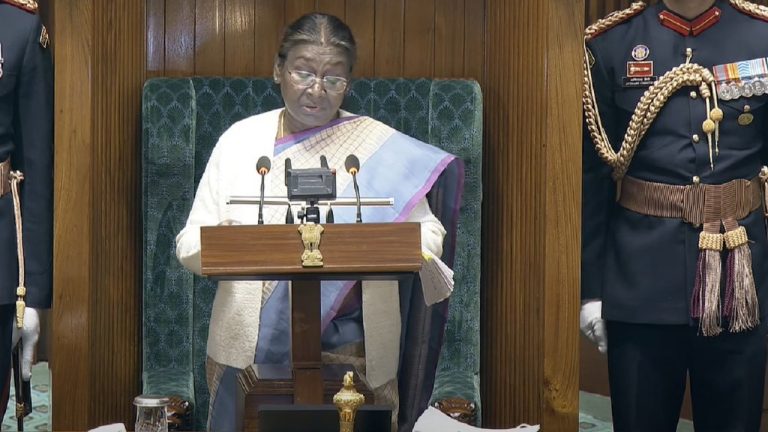 ‘बचपन से सुन रही गरीबी हटाओ का नारा, अब साकार होते देखा’: संसद में राष्ट्रपति द्रौपदी मुर्मू ने राम मंदिर का भी किया जिक्र, बजट सत्र शुरू