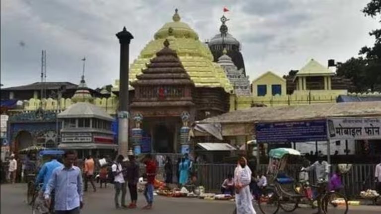 शॉर्ट्स, कटे-फटे जींस और स्लीवलेस पहनने पर जगन्नाथ मंदिर में एंट्री नहीं, जारी हुआ नया ड्रेस कोड: अश्लील कपड़े पहनने वालों पर पुलिस की भी रहेगी नज़र
