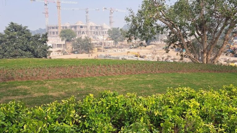 14 स्वर्णजड़ित द्वार, 16 काउंटर के साथ फ्री लॉकर, प्रशासन पर बिजली-कचरे का बोझ नहीं, बुजुर्गों-दिव्यांगों के लिए लिफ्ट… कुछ ऐसा होगा राम मंदिर, उधर बिहार में ‘लव कुश रथ यात्रा’