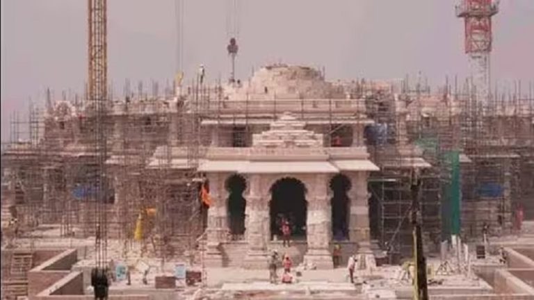 गर्भगृह में विराजमान होंगे नीलवर्ण के रामलला, इस मूर्तिकार की बनाई प्रतिमा पर एकमत हुआ ट्रस्ट: मीडिया में रिपोर्ट – कमल के फूल पर विराज होंगे बाल श्रीराम