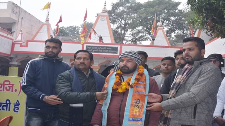 ‘सनातन दुनिया भर में सर्वोपरि, हिन्दू धर्म में सबको मिलता है सम्मान’: घर-वापसी कर शहजाद बने ‘करण चौधरी’, बताया – अब्बा ने मेरी माँ-बहन को छोड़ कर लिया दूसरा निकाह