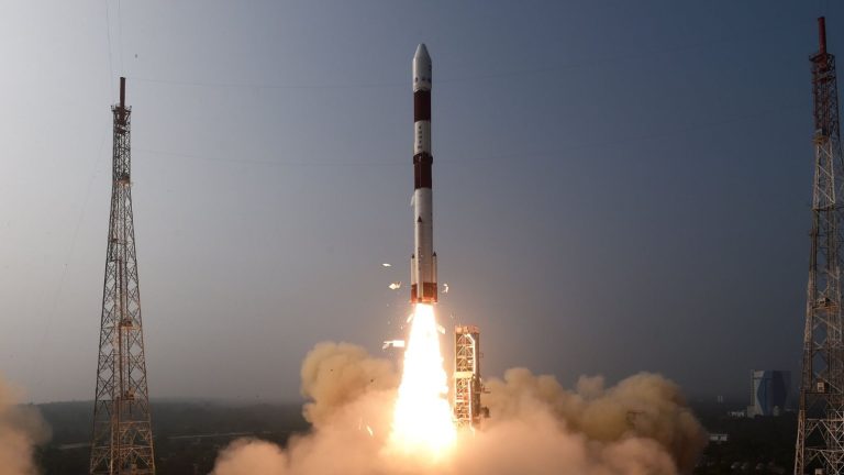 2024 की पहली सुबह इसरो ने भरी XPoSat उड़ान, पृथ्वी की कक्षा में सैटेलाइट स्थापित: न्यूट्रॉन तारों और ब्लैक होल का खोलेगा राज